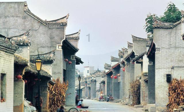 《幻兽帕鲁》在线人数超《鹅鸭杀》，进入历史前十